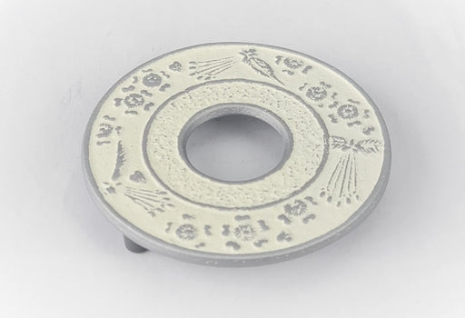 Iwachu Kamashiki Sakura Small Silver Linen 10cm Nambu Ironware 17603-Kiichin - The #1 Place for Japanese Goods in Your Hand!