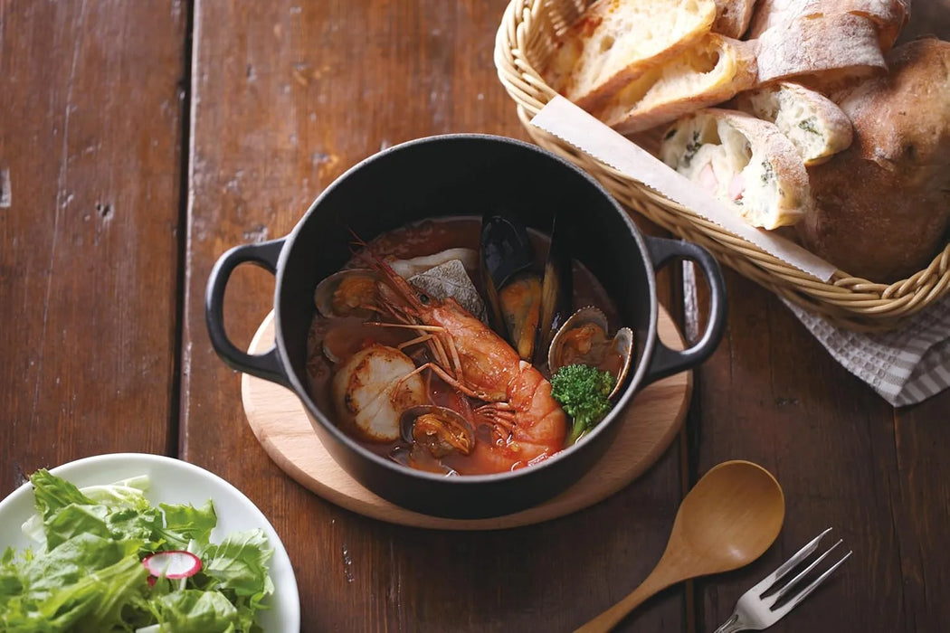 Le Creuset Matte Black Enameled Cast Iron Cocotte Ronde Pot 6.3 Inch Le Creuset